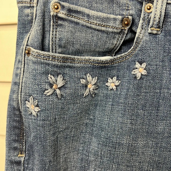 Levi’s 505 Straight Leg Stretch Floral Embroidered Jeans Size 29 Medium Wash - Picture 3 of 8